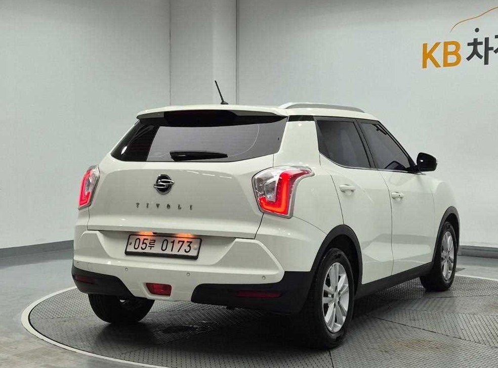 KG모빌리티(쌍용)  티볼리 가솔린 2WD 1.6 VX 사진 3