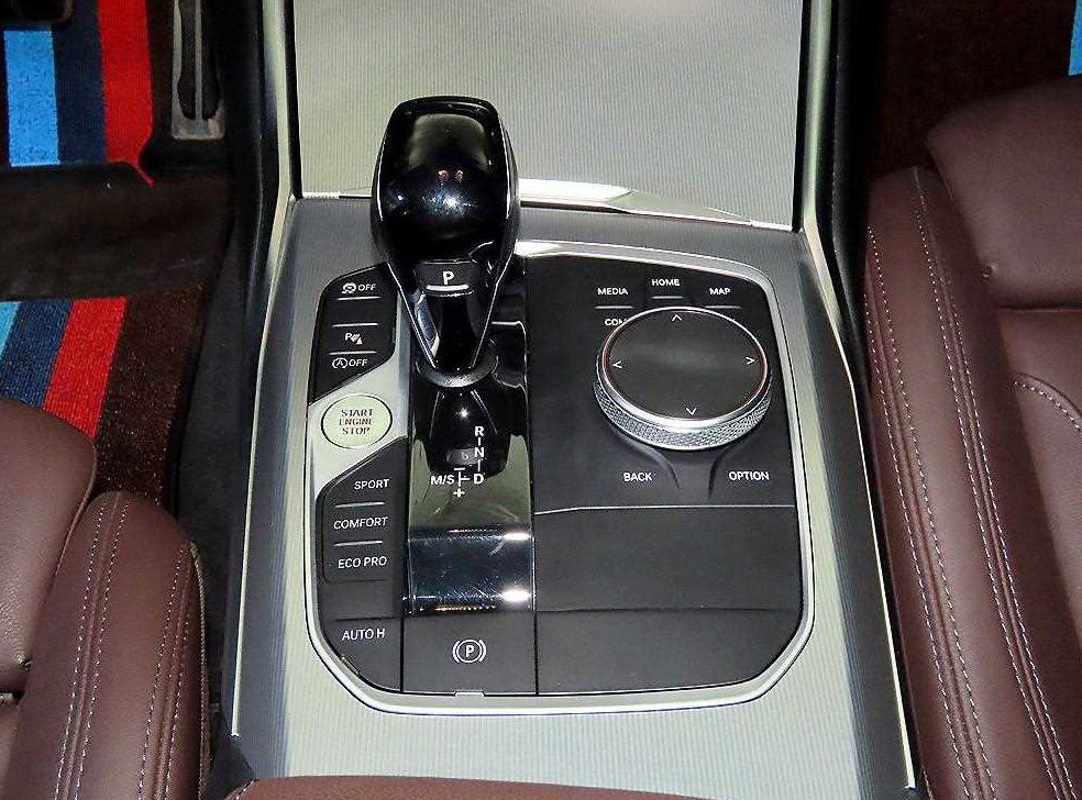 BMW 3시리즈 320i 투어링 M 스포츠 사진 12