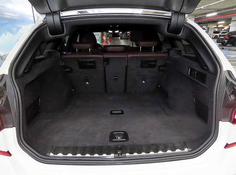 BMW 3시리즈 320i 투어링 M 스포츠 사진 17