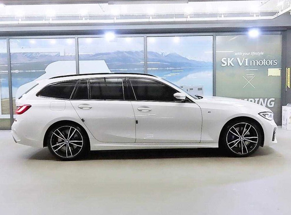 BMW 3시리즈 320i 투어링 M 스포츠 사진 3