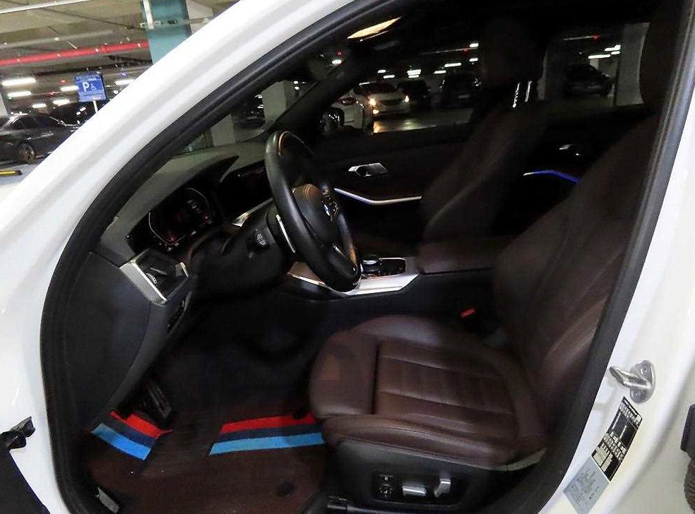 BMW 3시리즈 320i 투어링 M 스포츠 사진 6