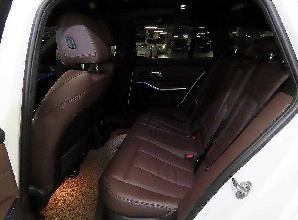 BMW 3시리즈 320i 투어링 M 스포츠 사진 7
