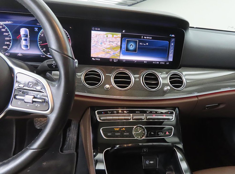 벤츠 E 클래스 E300 4MATIC AMG LINE 사진 10
