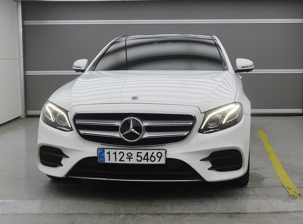 벤츠 E 클래스 E300 4MATIC AMG LINE 사진 2