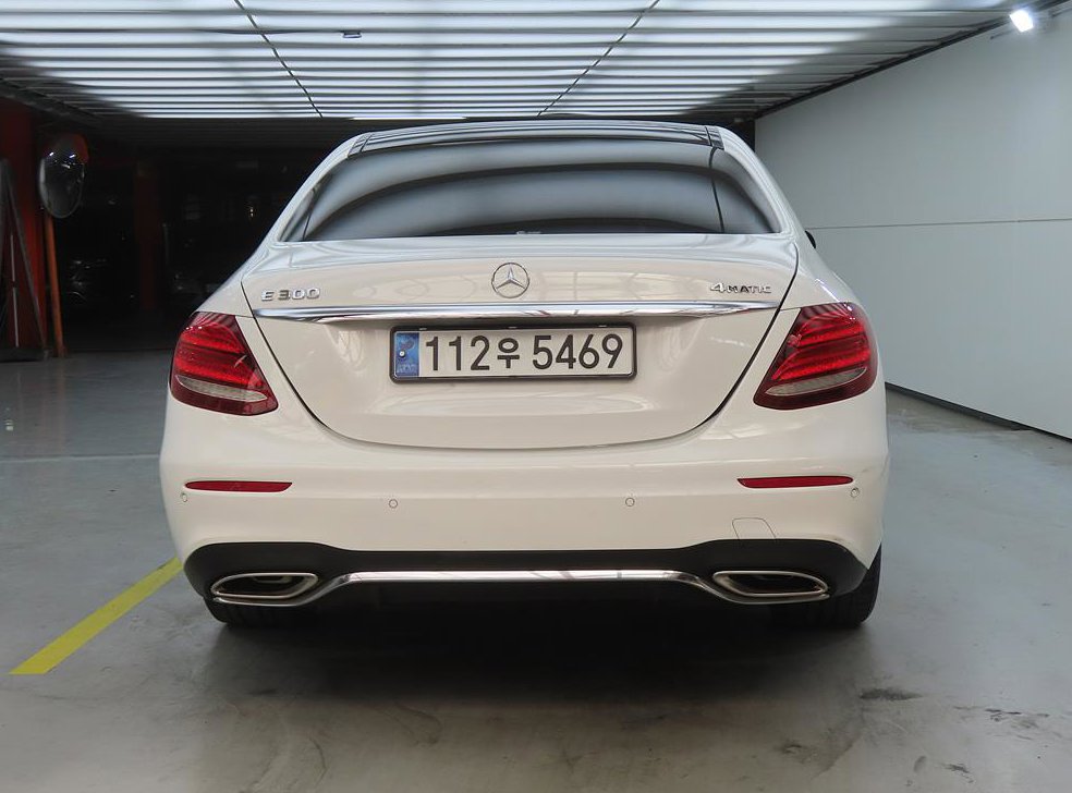 벤츠 E 클래스 E300 4MATIC AMG LINE 사진 3