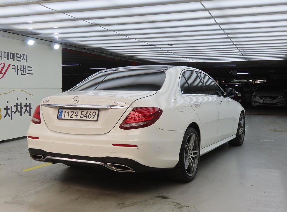 벤츠 E 클래스 E300 4MATIC AMG LINE 사진 4