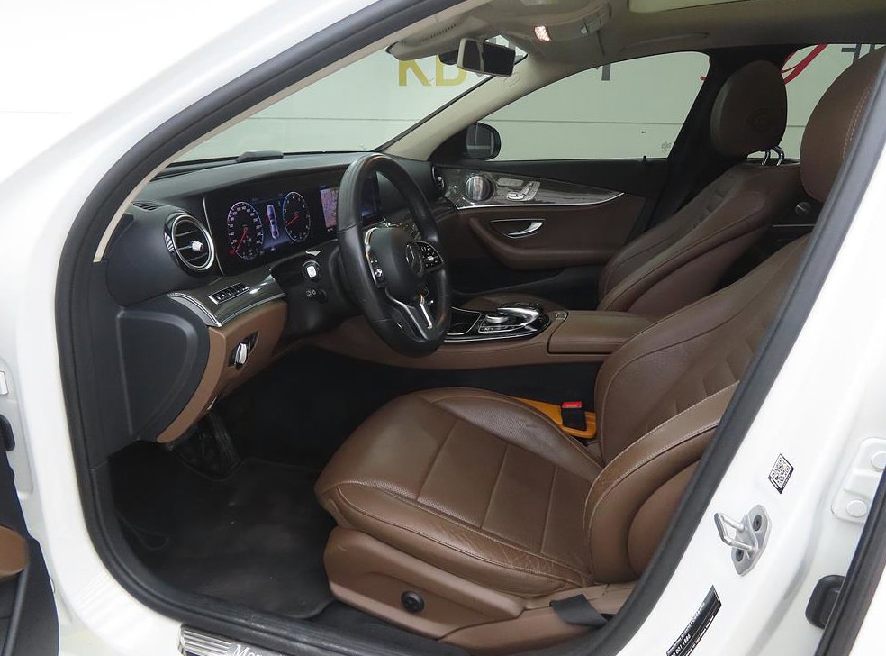 벤츠 E 클래스 E300 4MATIC AMG LINE 사진 5