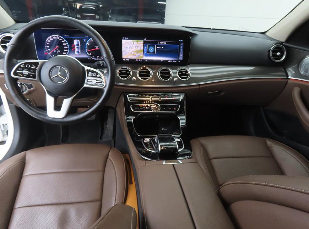 벤츠 E 클래스 E300 4MATIC AMG LINE 사진 7