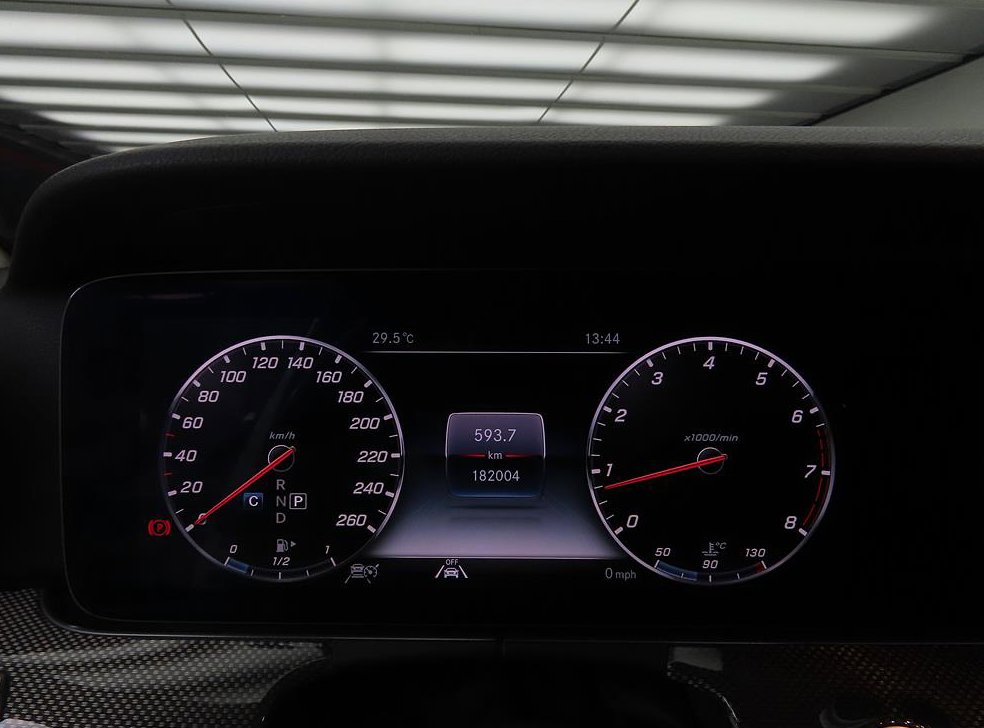 벤츠 E 클래스 E300 4MATIC AMG LINE 사진 9