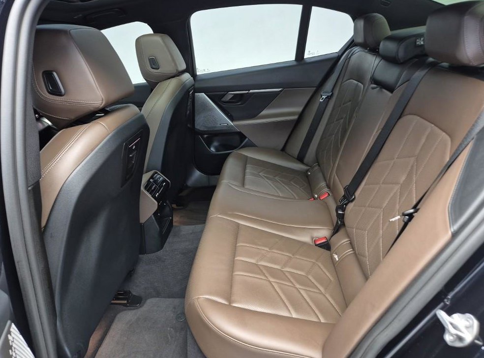 BMW 5시리즈 520i 사진 12