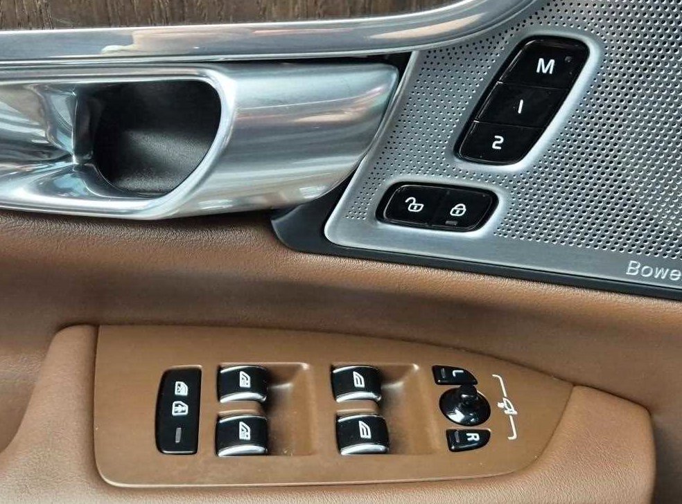 볼보 S90 B6 AWD 인스크립션 사진 18