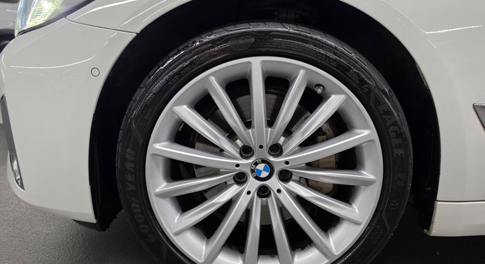 BMW 5시리즈 530i 럭셔리 사진 3