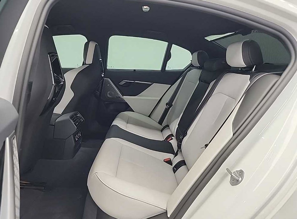 BMW 5시리즈 M5 세단 사진 12