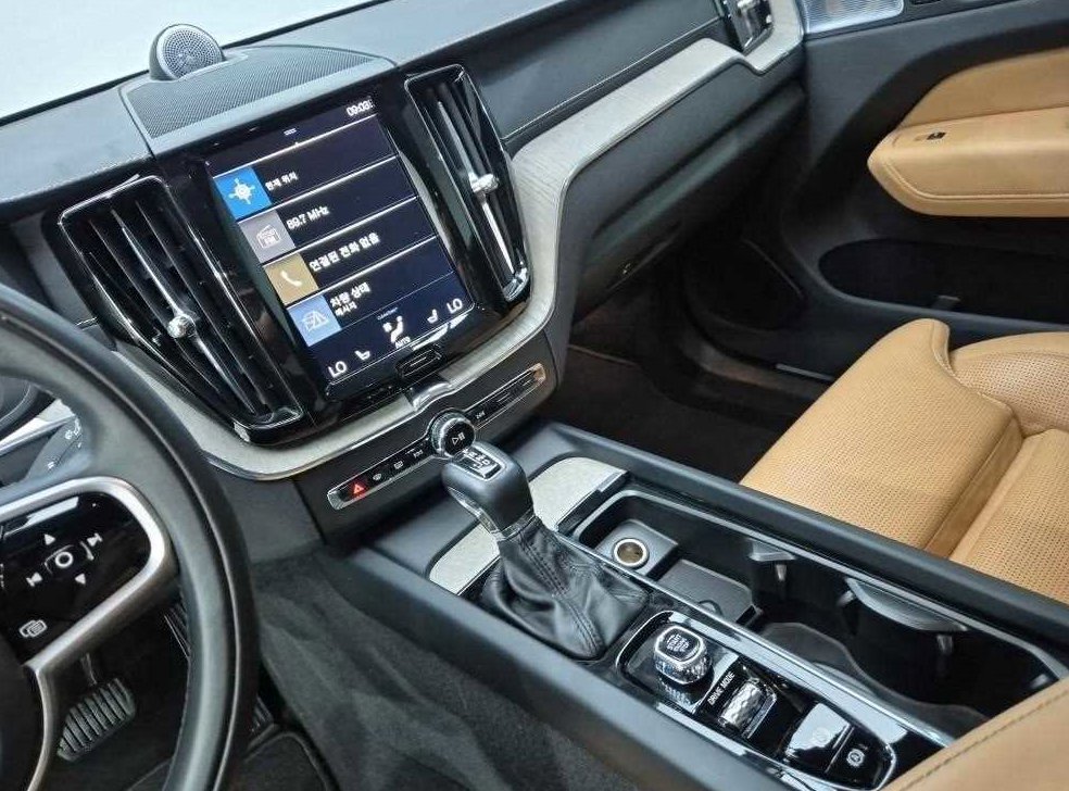 볼보 XC60 D5 AWD 모멘텀 사진 10