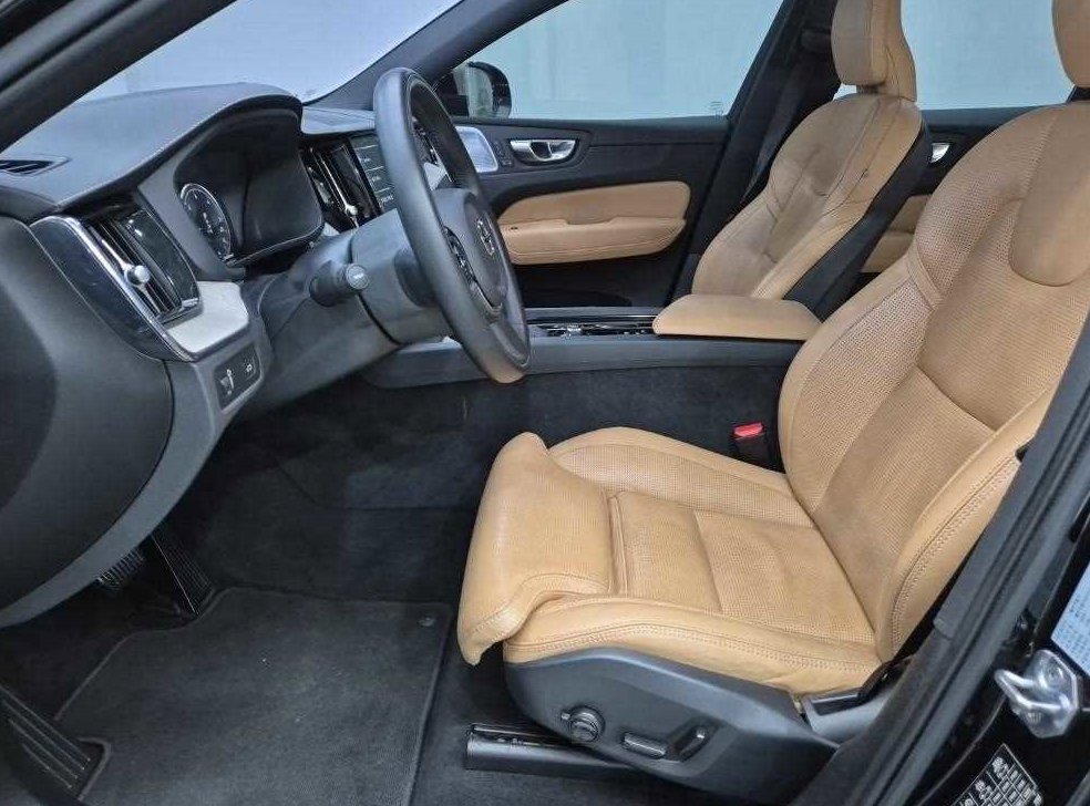 볼보 XC60 D5 AWD 모멘텀 사진 11