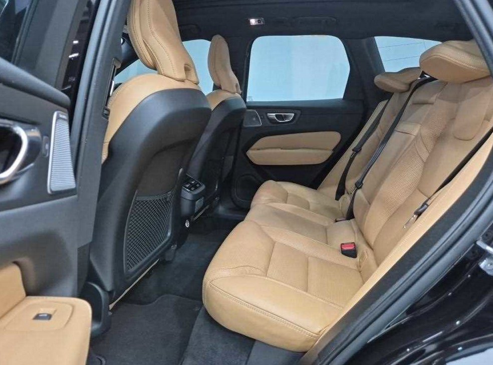 볼보 XC60 D5 AWD 모멘텀 사진 12