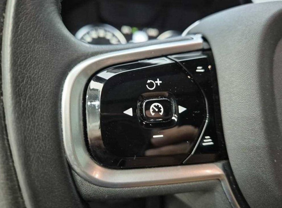 볼보 XC60 D5 AWD 모멘텀 사진 16