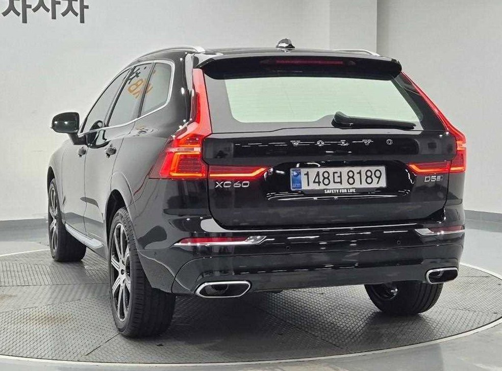 볼보 XC60 D5 AWD 모멘텀 사진 2