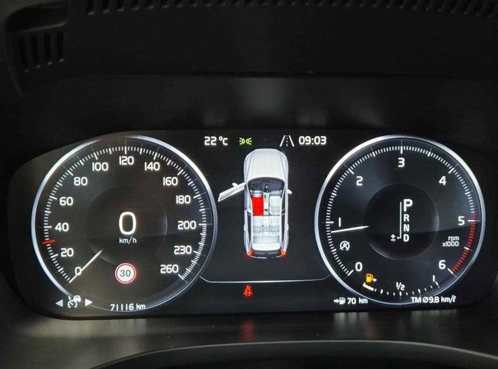 볼보 XC60 D5 AWD 모멘텀 사진 6