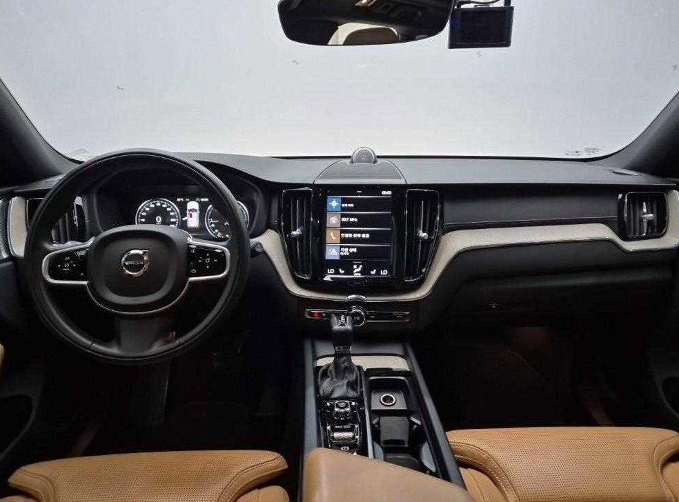 볼보 XC60 D5 AWD 모멘텀 사진 7