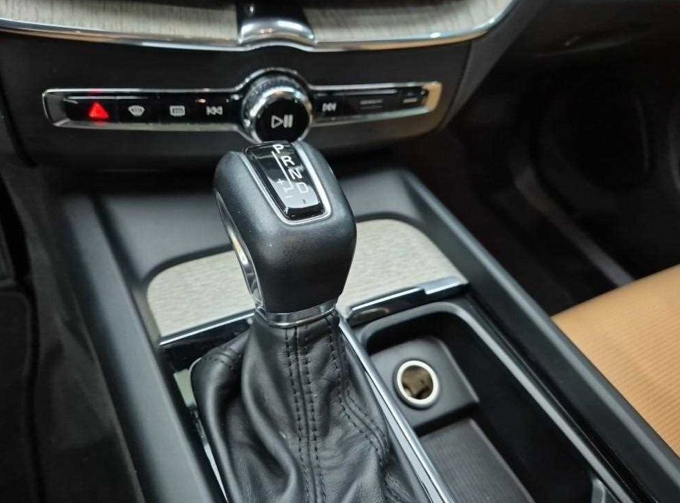 볼보 XC60 D5 AWD 모멘텀 사진 8