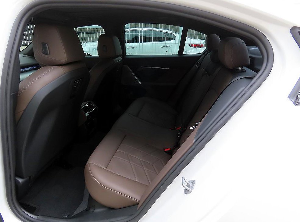BMW 5시리즈 520i 사진 6