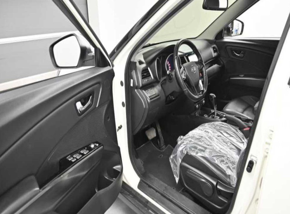 KG모빌리티(쌍용)  티볼리 가솔린 2WD 1.6 LX 사진 11
