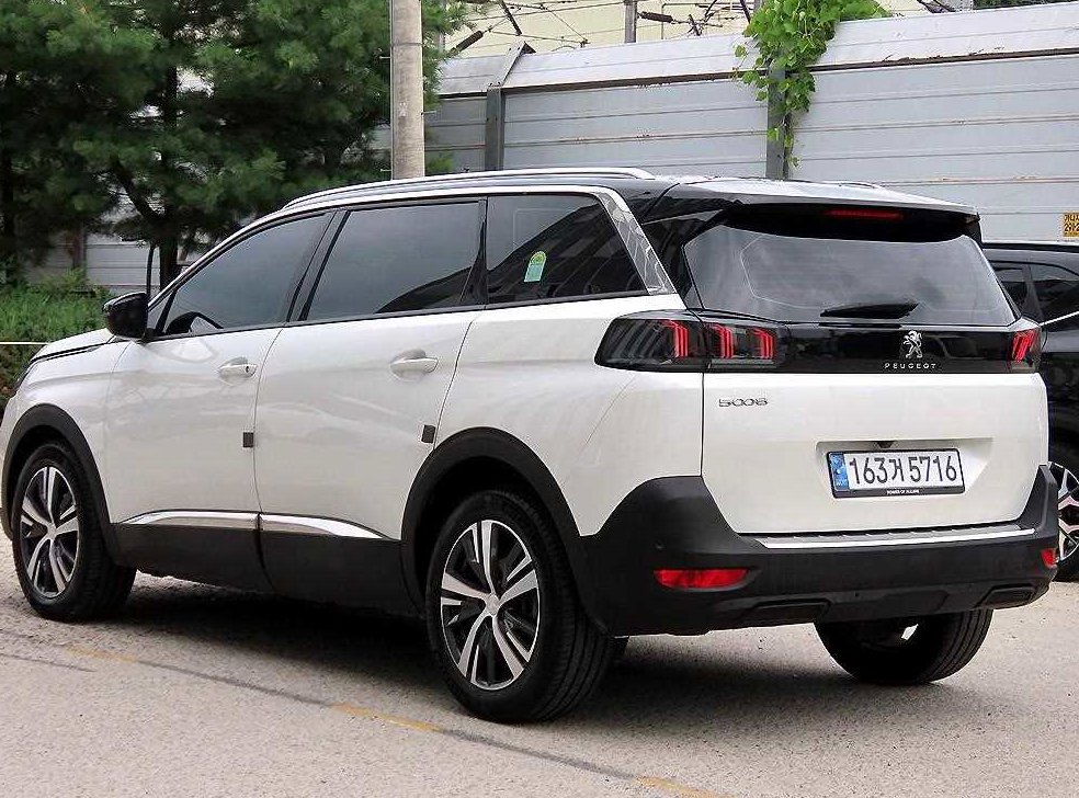 푸조 5008 1.2 Pure Tech GT 사진 3