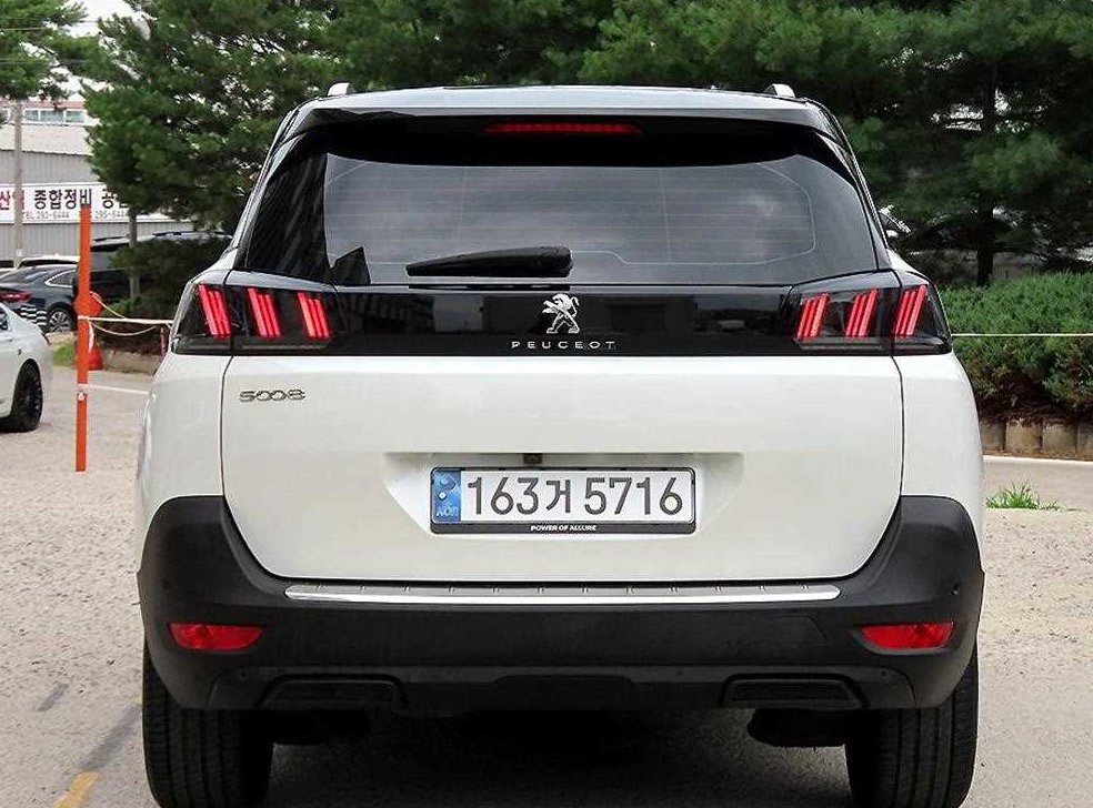 푸조 5008 1.2 Pure Tech GT 사진 4