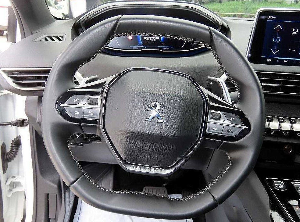 푸조 5008 1.2 Pure Tech GT 사진 8