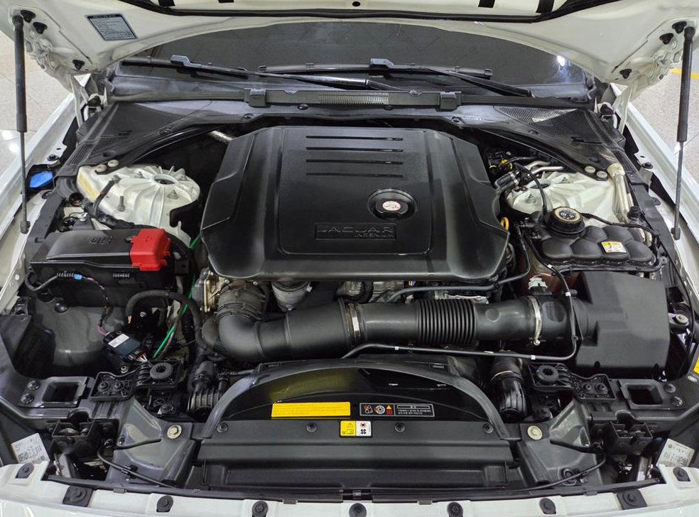 재규어 XE 2.0D 프레스티지 AWD 사진 18