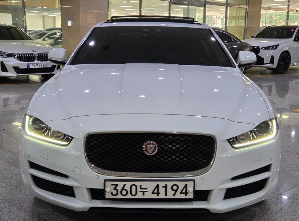 재규어 XE 2.0D 프레스티지 AWD 사진 2