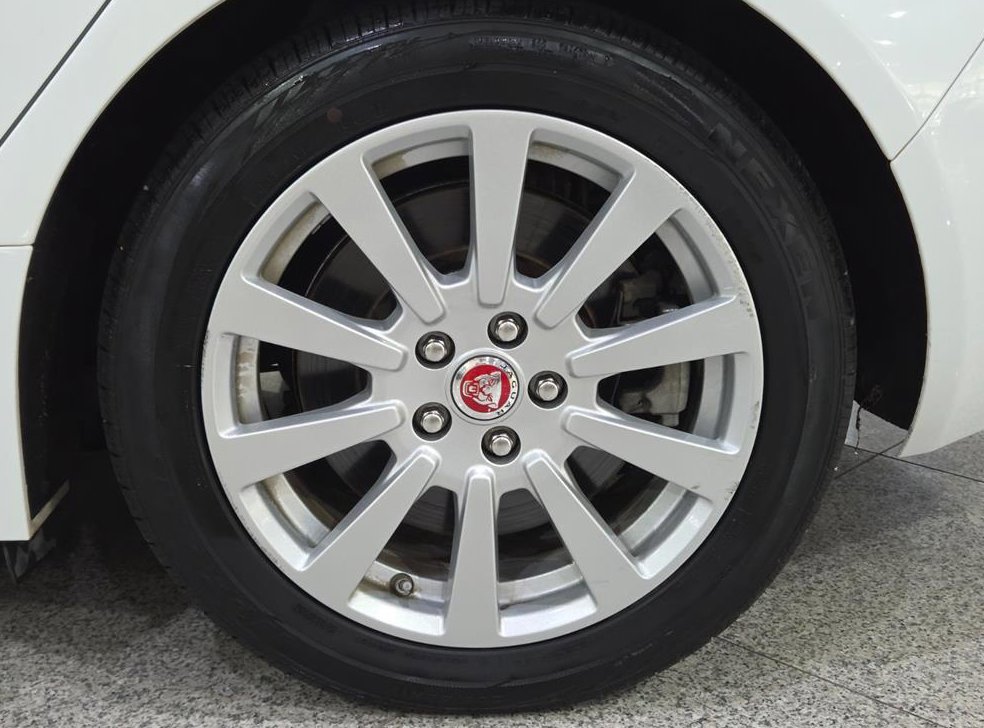 재규어 XE 2.0D 프레스티지 AWD 사진 20