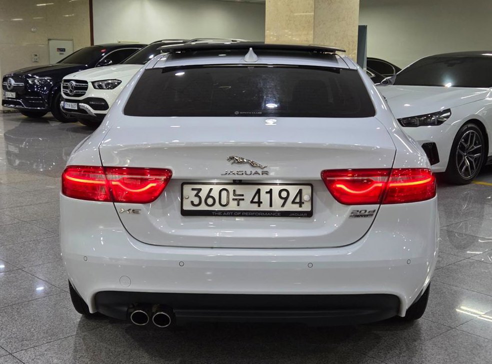 재규어 XE 2.0D 프레스티지 AWD 사진 4