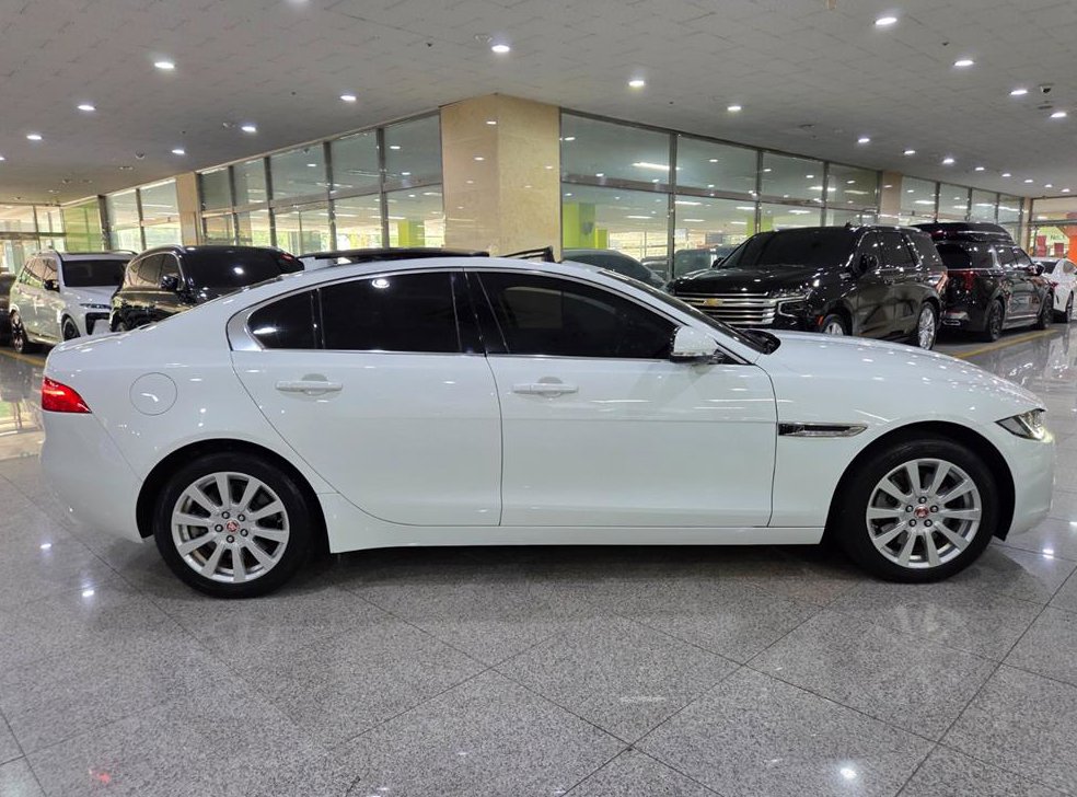 재규어 XE 2.0D 프레스티지 AWD 사진 5