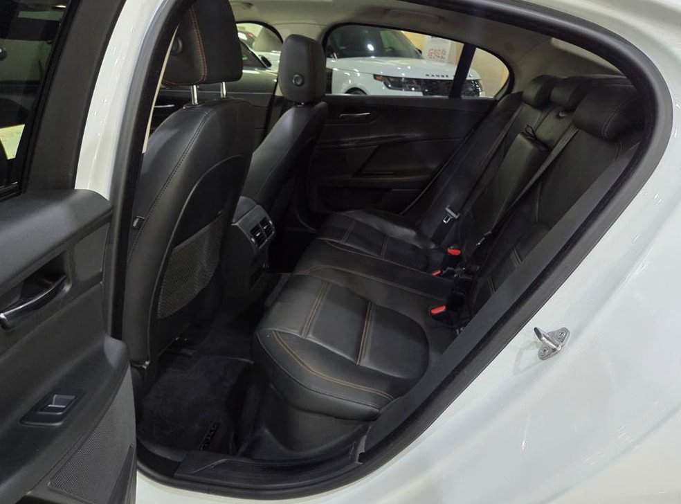 재규어 XE 2.0D 프레스티지 AWD 사진 7