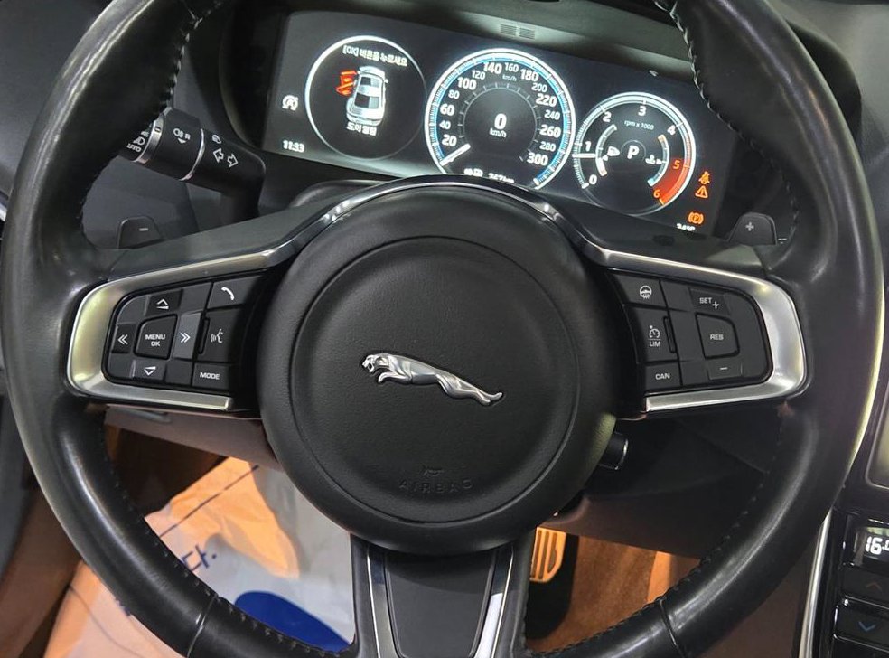 재규어 XE 2.0D 프레스티지 AWD 사진 9