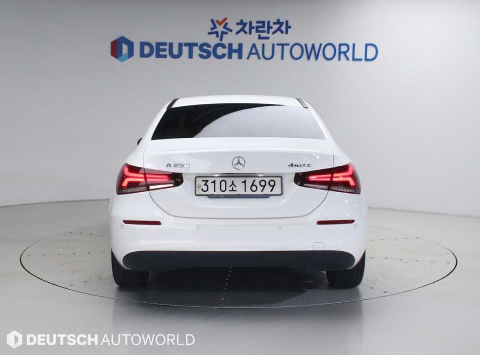 벤츠 A 클래스 A250 4MATIC 세단 사진 4
