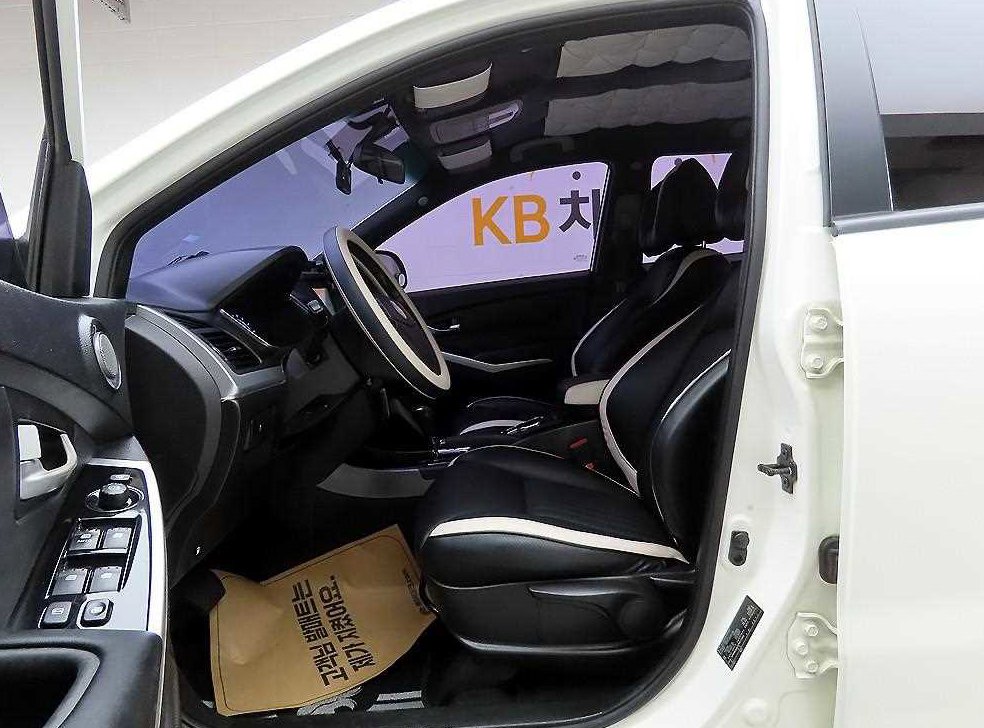 KG모빌리티(쌍용)  코란도 2WD 2.0 CVT 사진 13