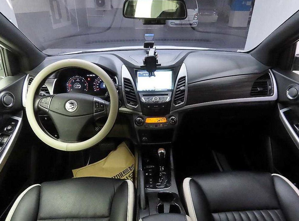 KG모빌리티(쌍용)  코란도 2WD 2.0 CVT 사진 8