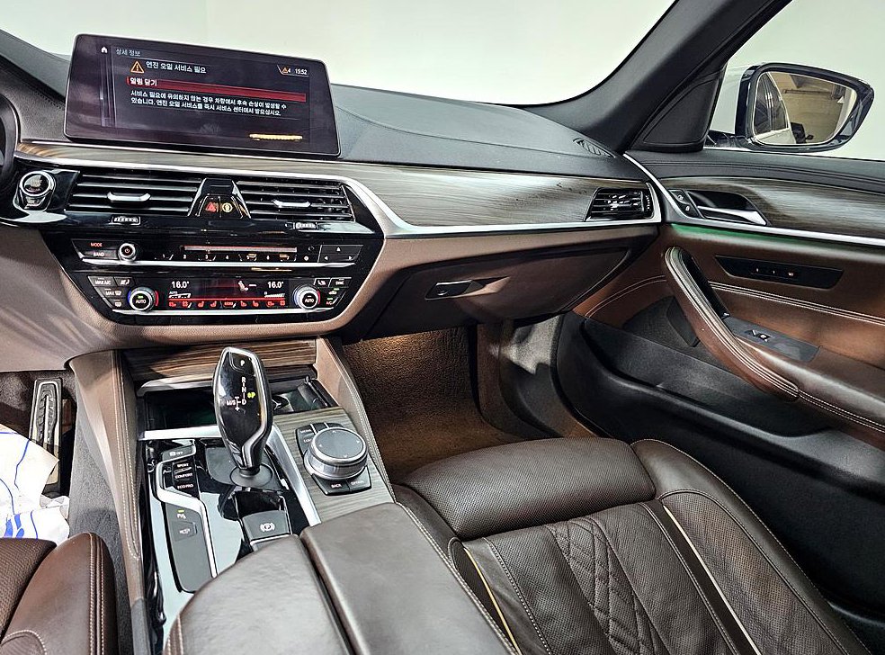 BMW 5시리즈 520d xDrive M 스포츠 플러스 사진 10