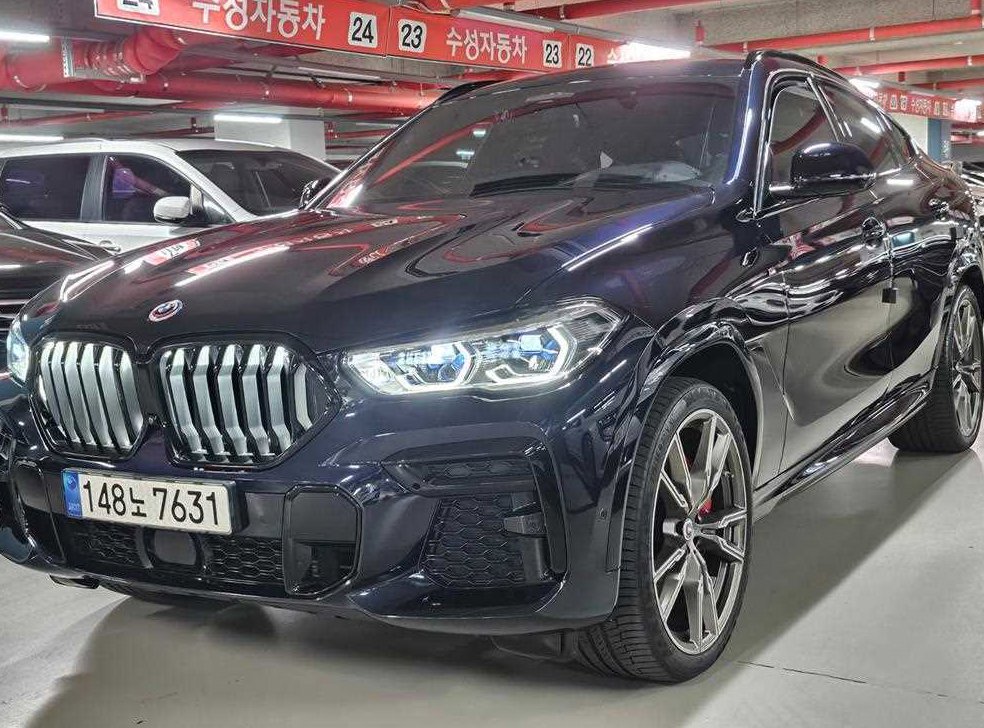 BMW X6 M50i