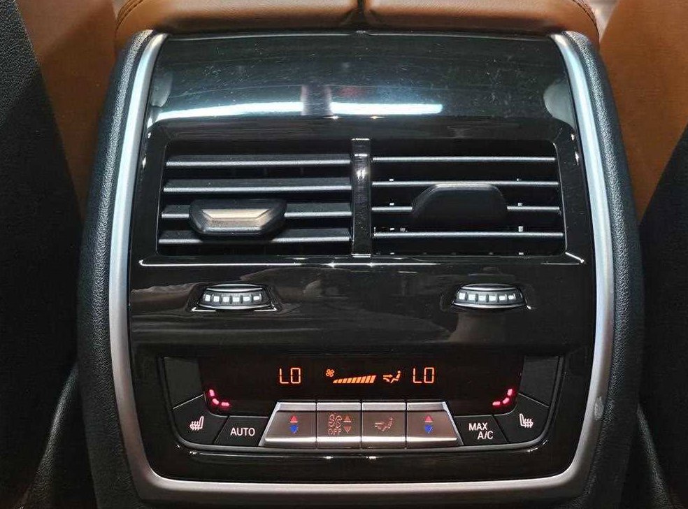BMW X6 M50i 사진 13