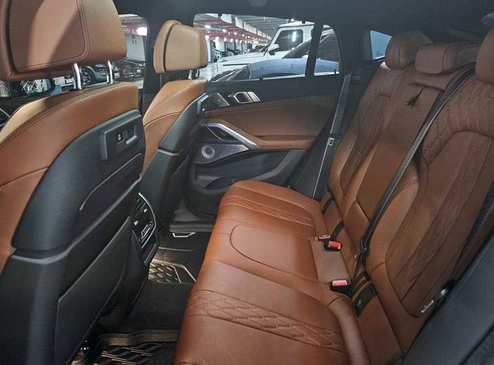 BMW X6 M50i 사진 14