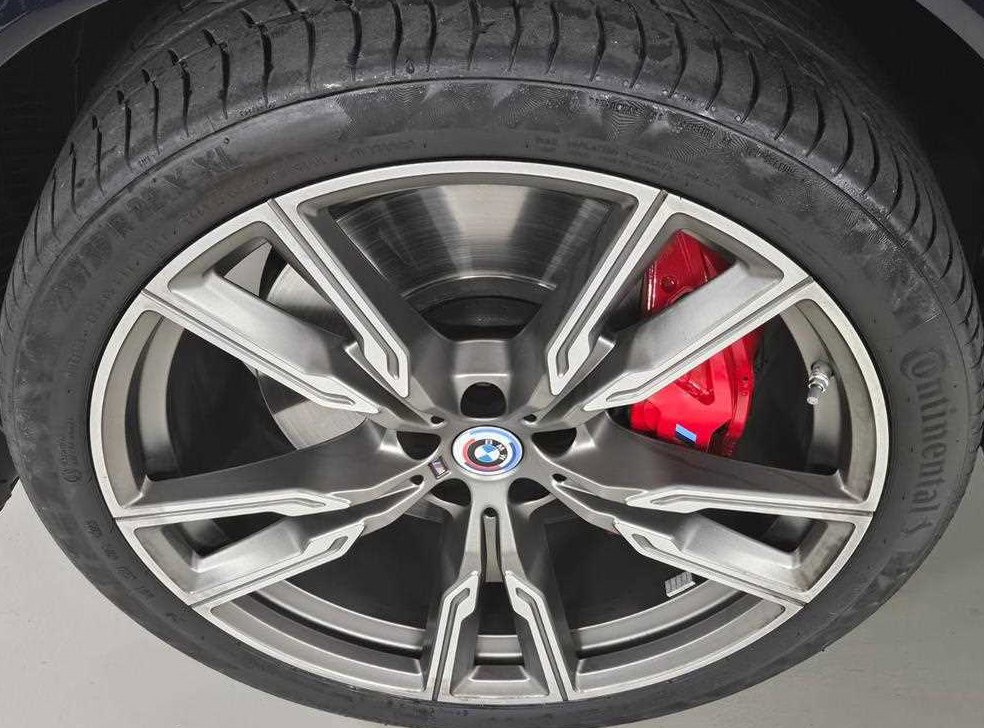 BMW X6 M50i 사진 15