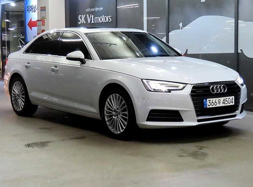 아우디 A4 40 TFSI