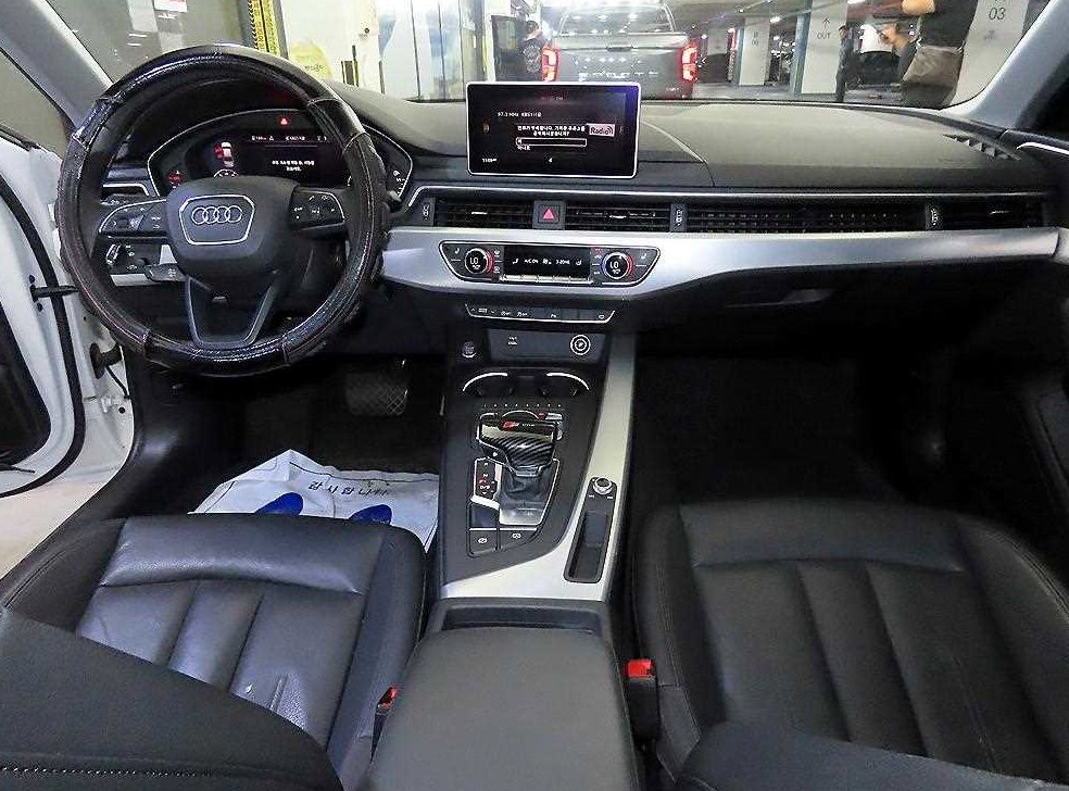 아우디 A4 40 TFSI 사진 10