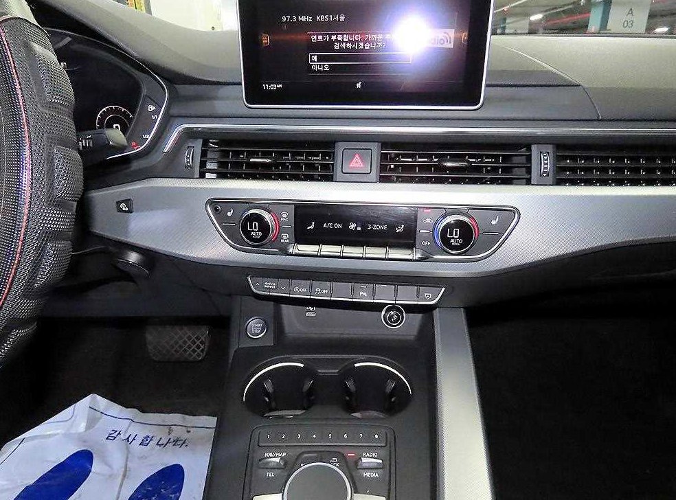 아우디 A4 40 TFSI 사진 11