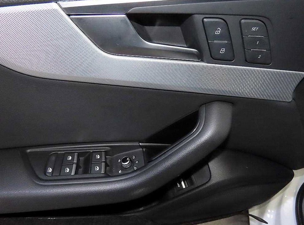 아우디 A4 40 TFSI 사진 13