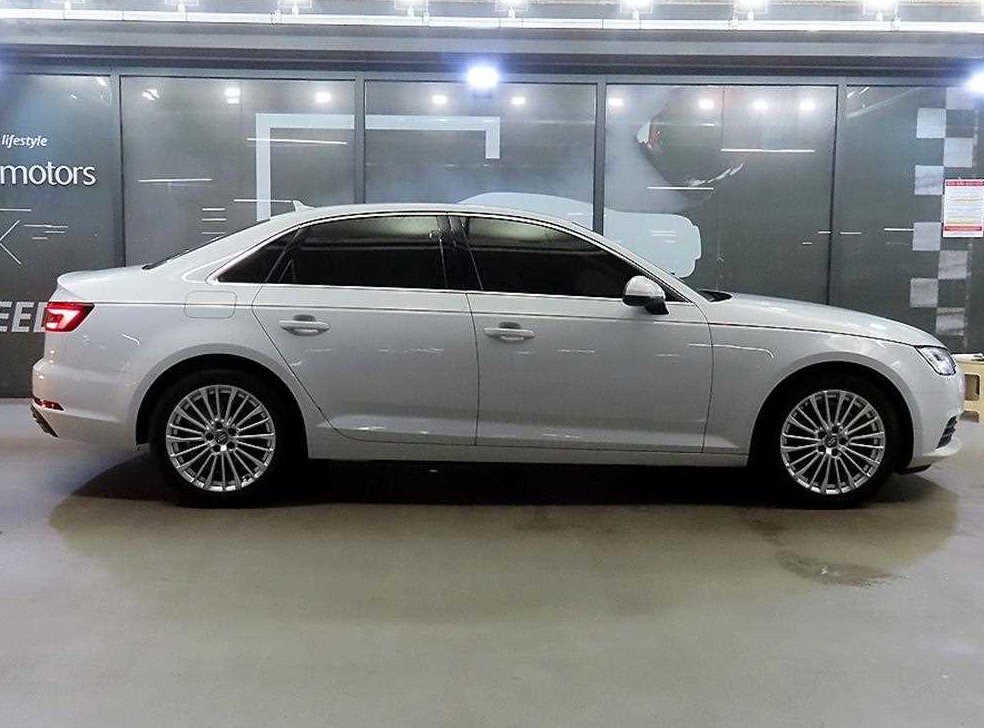 아우디 A4 40 TFSI 사진 3
